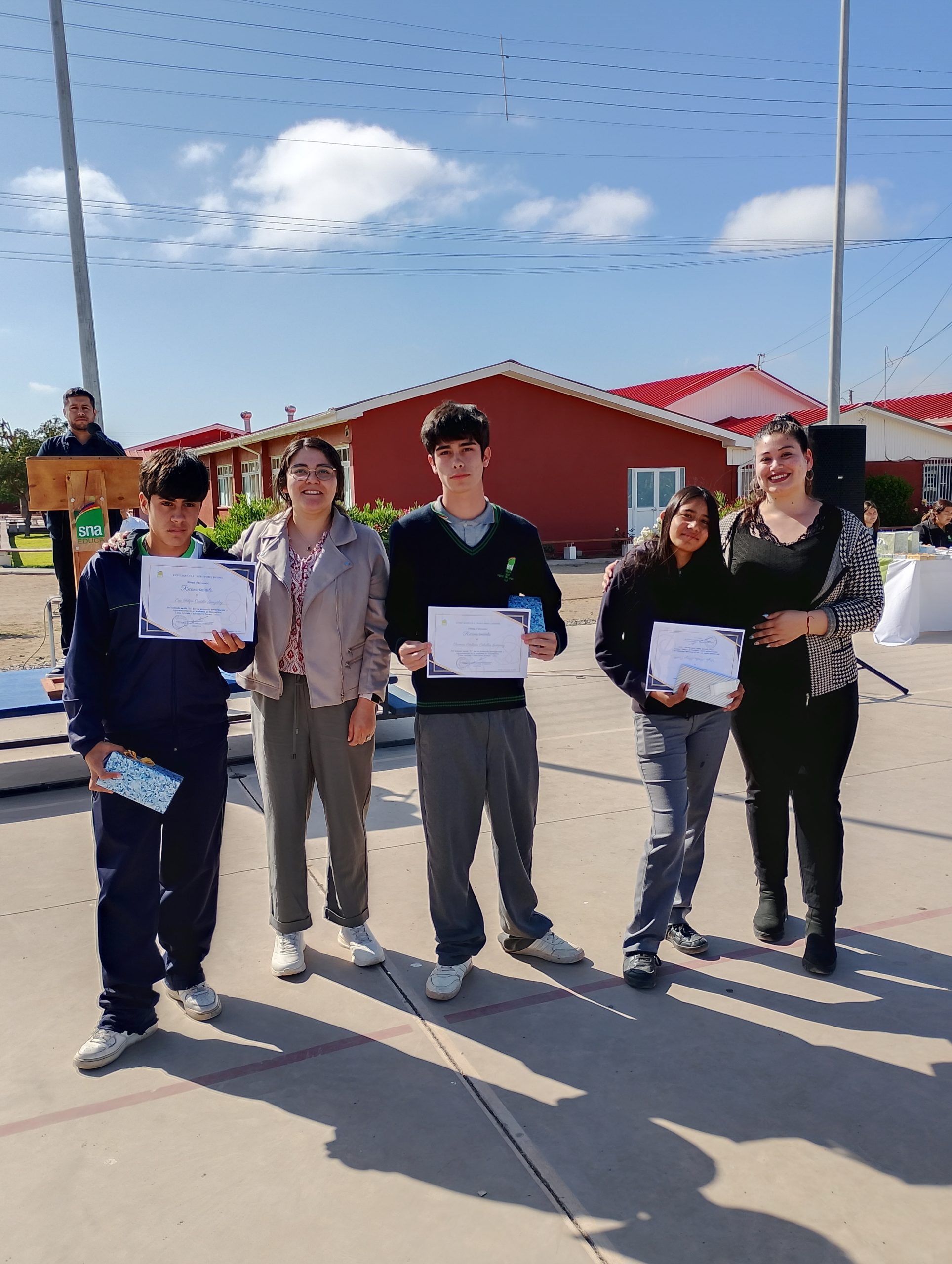 Con un Acto se realiza premiación de Alumnos destacados del año 2025