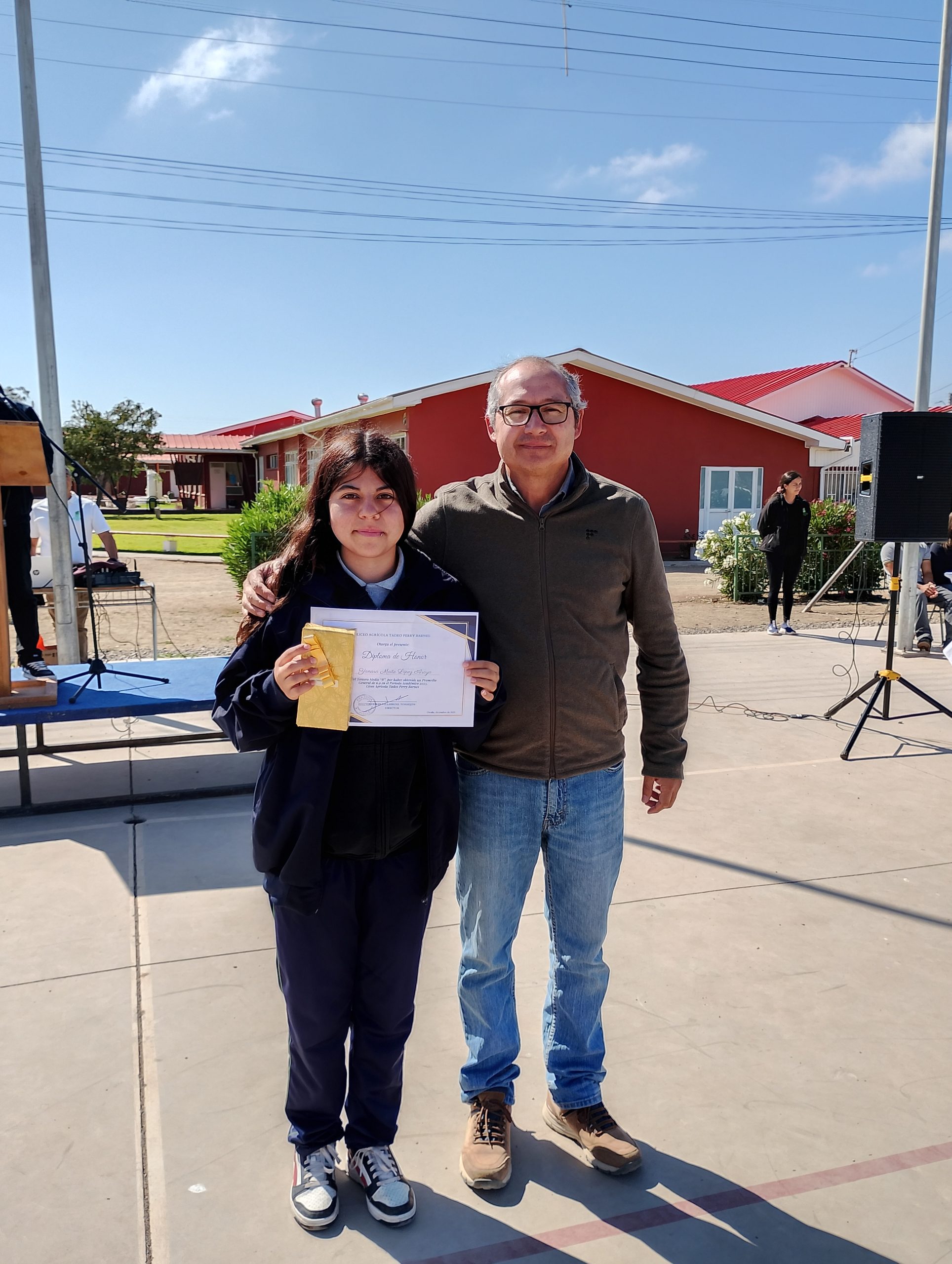 Con un Acto se realiza premiación de Alumnos destacados del año 2025